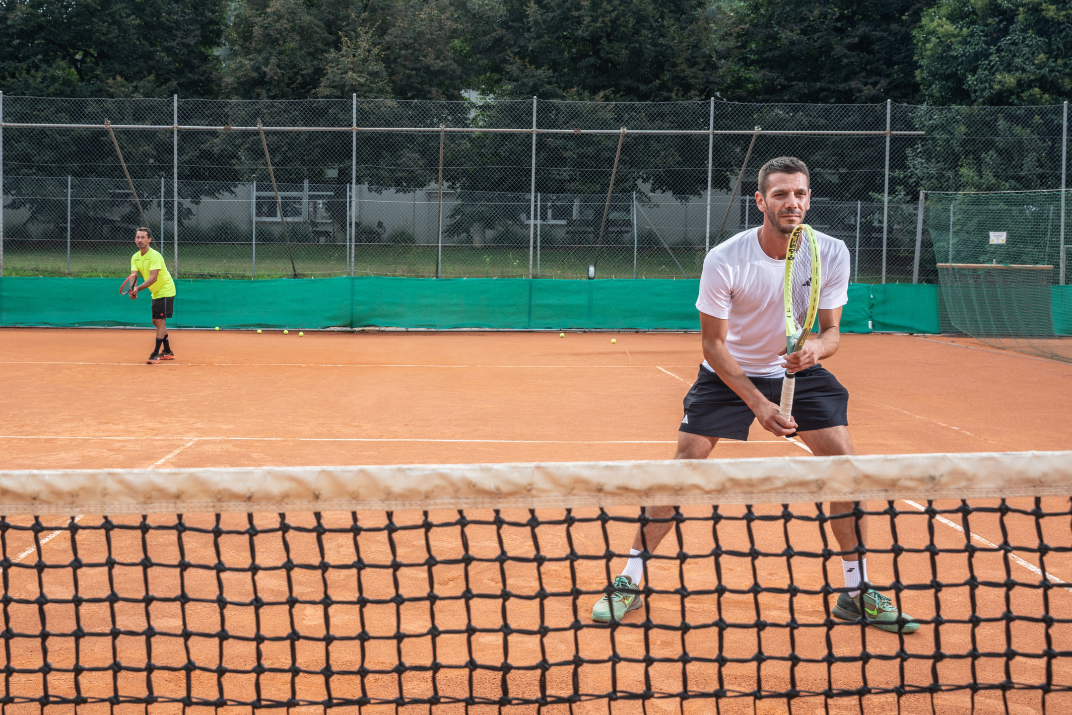 Vieni al Tennis e Padel Club di Caslano, dove sport e relax convivono in perfetta armonia. Moderni campi da tennis e padel, circondati da una splendida natura, creano l’ambiente perfetto per godersi un’attività fisica coinvolgente e conoscere nuovi amici con la tua stessa passione.