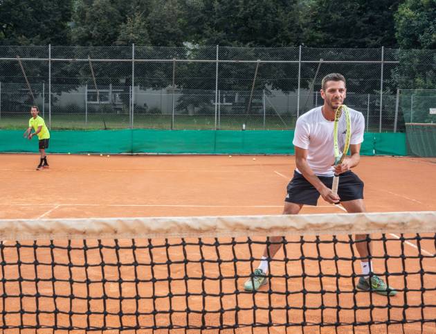 Vieni al Tennis e Padel Club di Caslano, dove sport e relax convivono in perfetta armonia. Moderni campi da tennis e padel, circondati da una splendida natura, creano l’ambiente perfetto per godersi un’attività fisica coinvolgente e conoscere nuovi amici con la tua stessa passione.